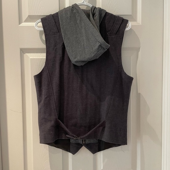 Men’s gray sweater vest - Picture 3 of 3